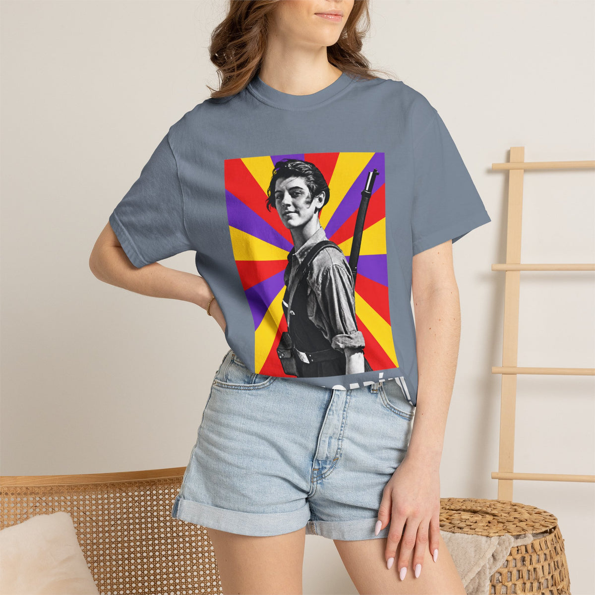 T-Shirt — “¡No Pasarán!” Vintage Revolutionary Graphic Tee