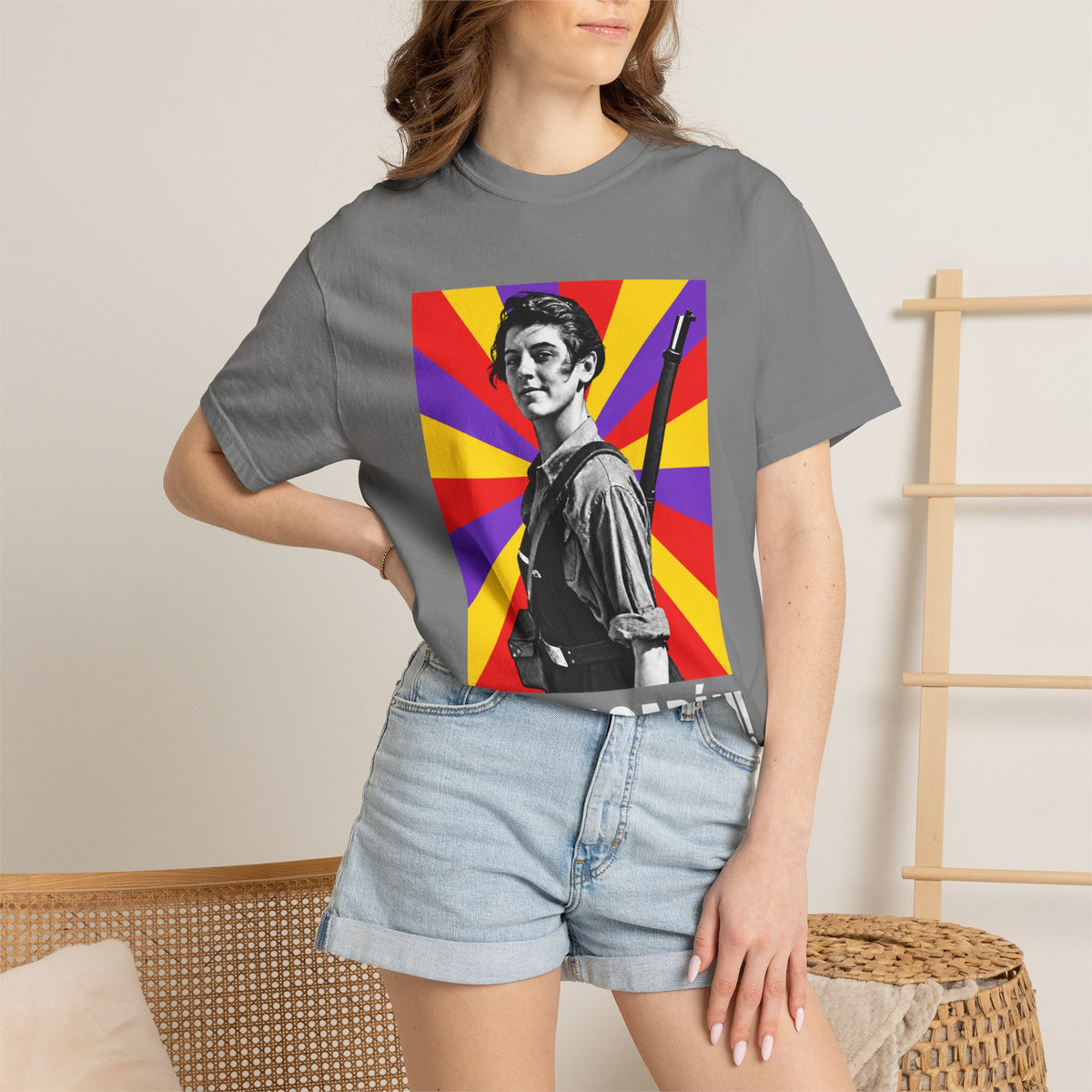 T-Shirt — “¡No Pasarán!” Vintage Revolutionary Graphic Tee